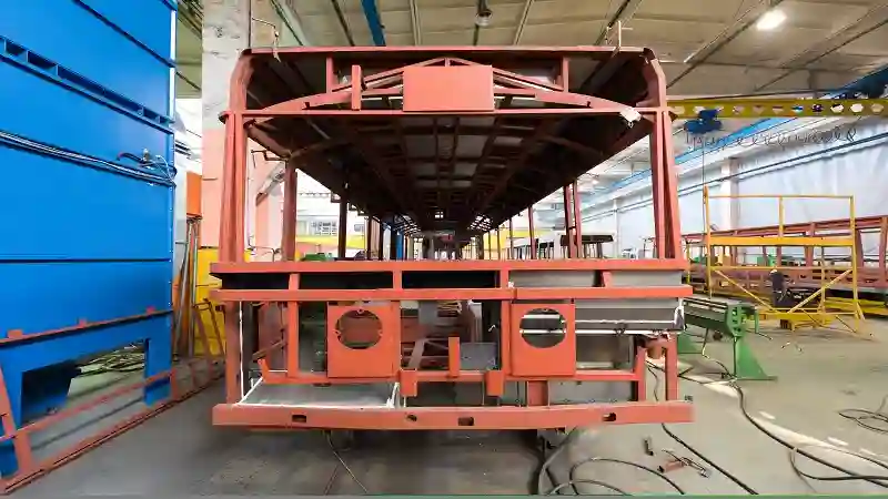 A Quick Look at How a Lift Platform Truck Works