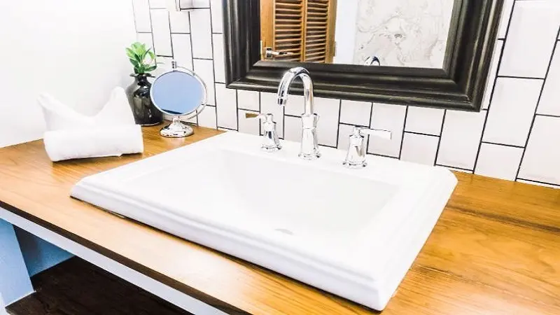Quartz vs. Granite Vanity Tops: Which Works Better in Virginia Bathrooms?