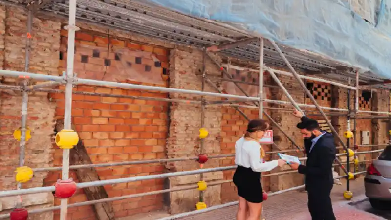 Complete Guide to Construction Hoardings in Sydney: Safety, Compliance and Branding