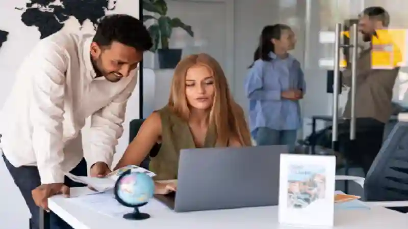How Informative Digital Platforms Help People Stay Ahead in a Fast-Changing World